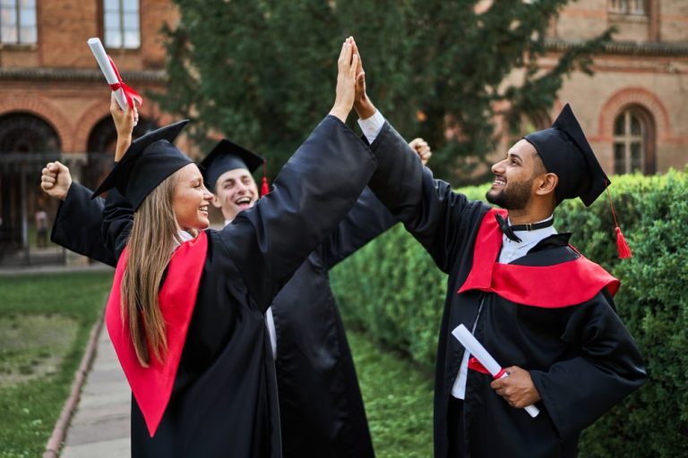 Tipos de grados superiores en Canadá: Una guía completa para estudiantes internacionales