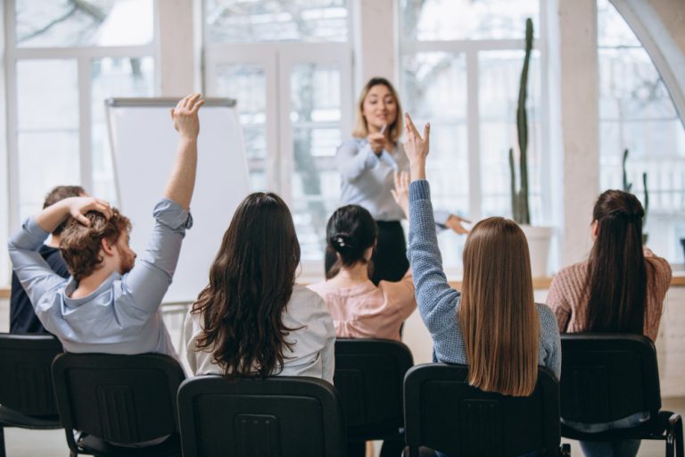 Clases de Inglés presenciales o pathway en Toronto y Vancouver con Canaway